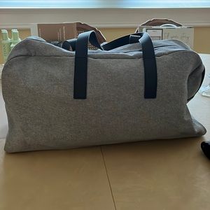 An Everlane travel bag. Gray with leather trim. Only used a few times.
